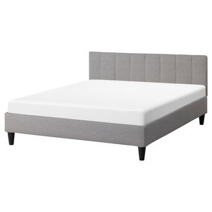 Tapicerowana rama łóżka za 999 zł w IKEA