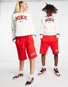 Nike – Czerwone polarowe szorty unisex w uczelnianym stylu retro za 164 zł w ASOS